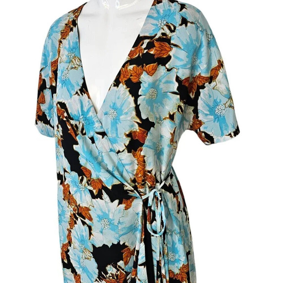 Aritzia Babaton Wallace Wrap Dress Size Small Floral Mini Short Sleeve - Picture 4 of 6